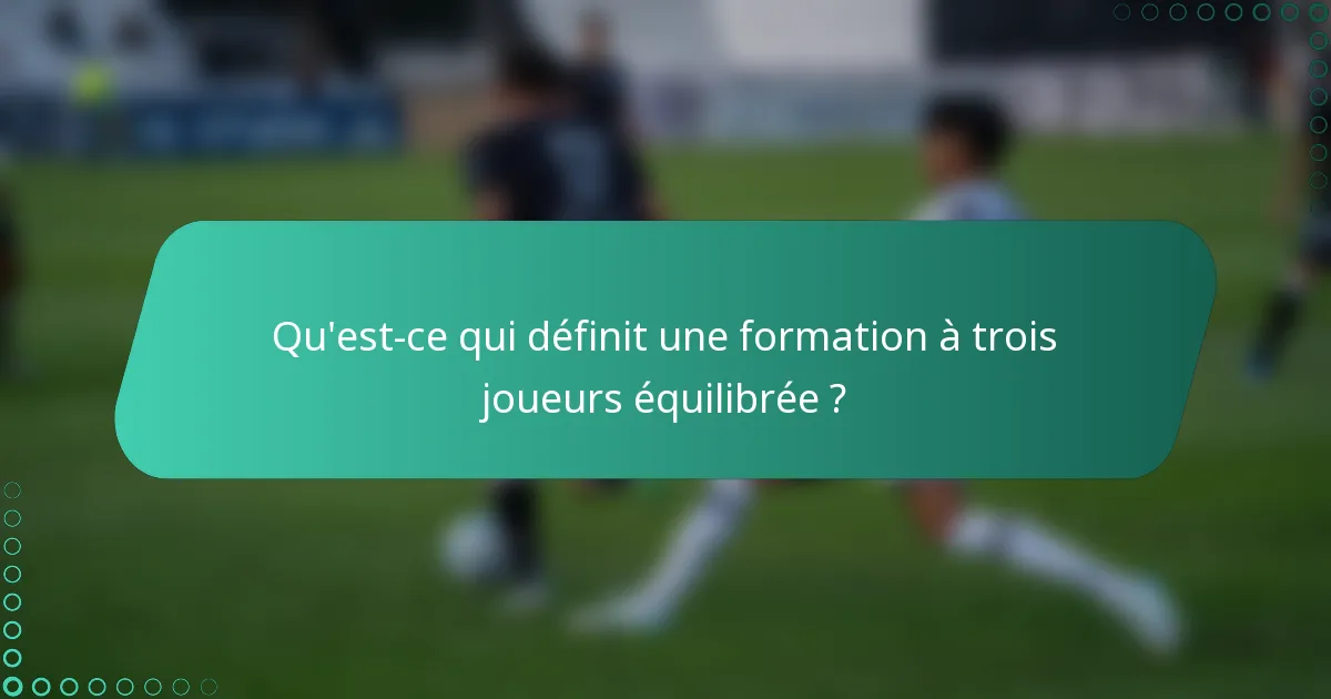 Qu'est-ce qui définit une formation à trois joueurs équilibrée ?